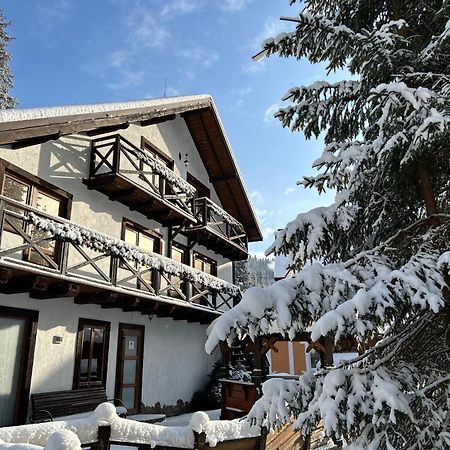 Любе Hotel Yablunytsya Exterior photo